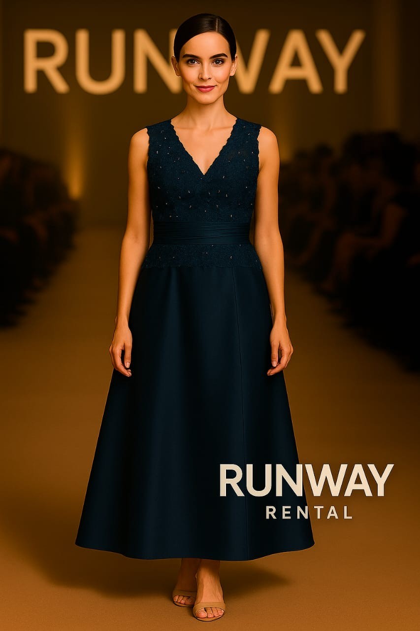 Vestido Weding Drees color azul pavo, decorado con encaje en la parte superiro.JPG