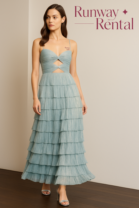 Vestido Gianni bini color azul celeste de vuelos y con tirantes talla 8(S)