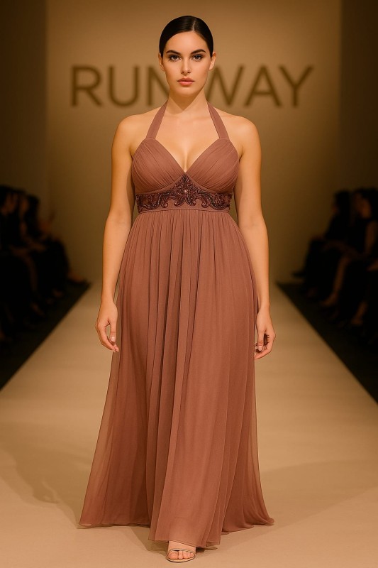 Vestido color Nude con piedra grises brillantes en frente, tipo A, tirantes al cuello.
