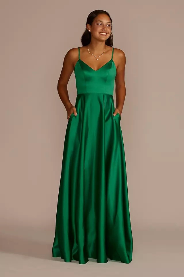 Vestido Jules & Cleo color Verde esmeralda tipo A, espalda escotada de tirantes tela de seda Talla 4