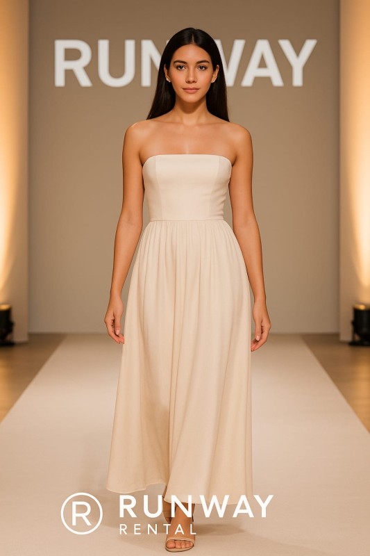 Vestido color crema tipo A hombros afuera